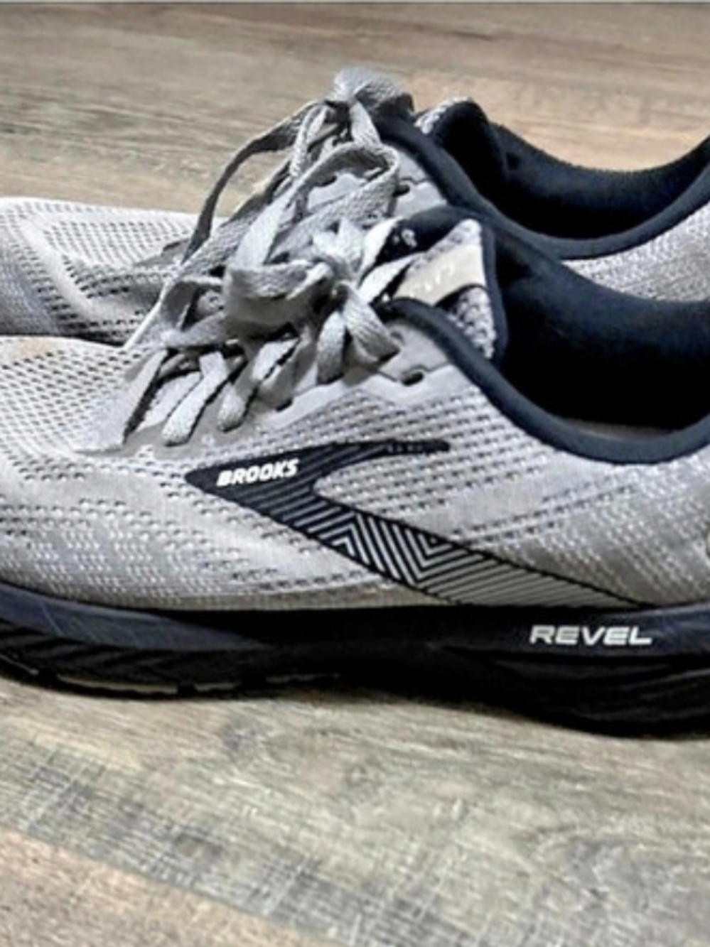 Brooks Revel 6 Women's Gray & Black Athletic Shoes US 7.5 D